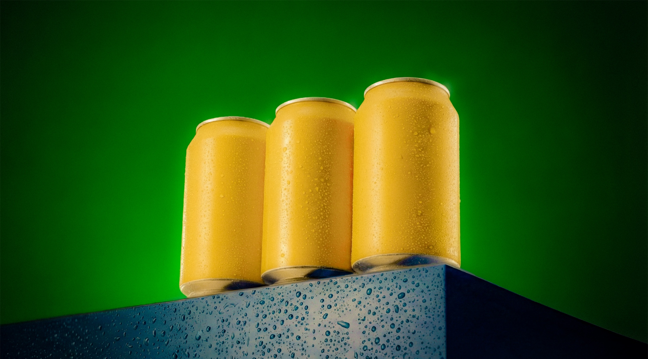 Latas em branco — mockup base