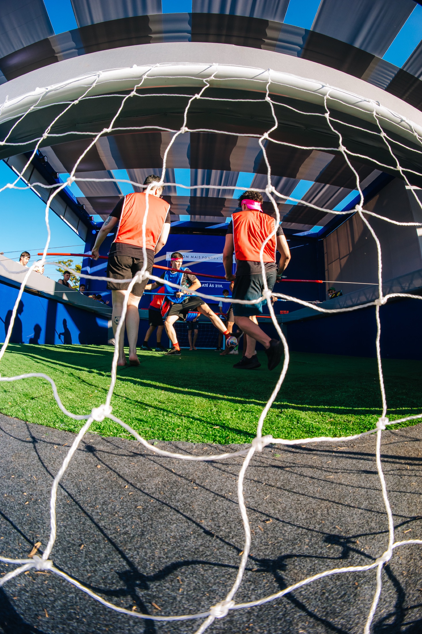 Red Bull — pebolim humano em ação